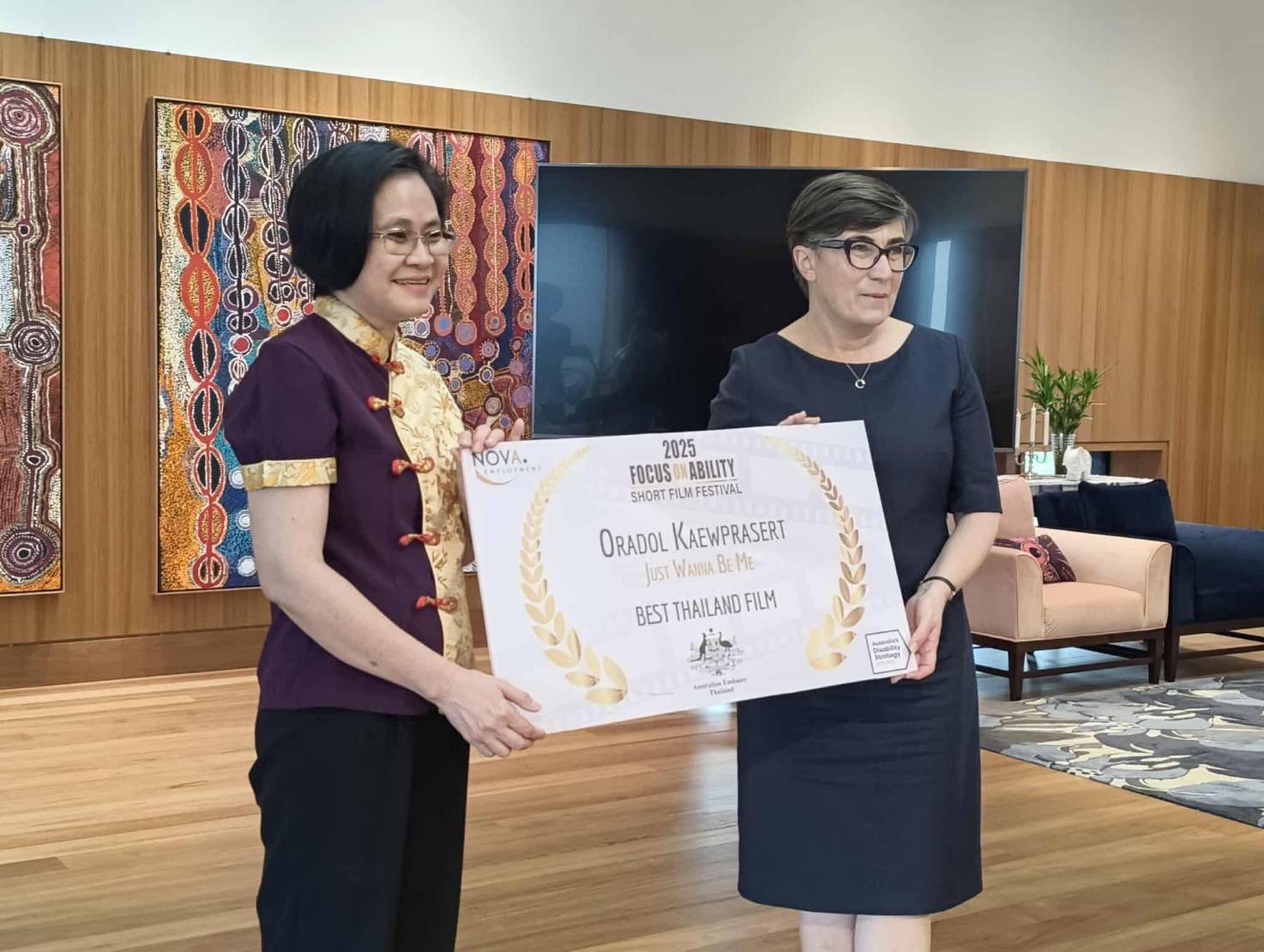 ผศ.ดร.อรดล แก้วประเสริฐ ฟองนมฟิล์ม นำทีมรับรางวัล Focus on Ability